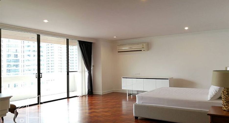 For rent 3 bedrooms condo in Khlong Toei, Bangkok