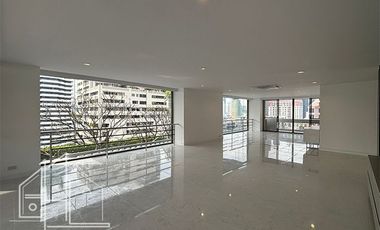 For rent 4 bedrooms apartment in Khlong Toei, Bangkok