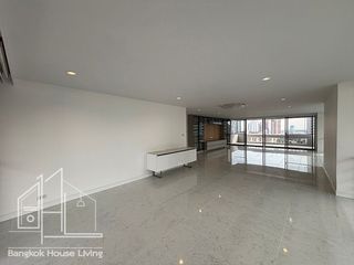 For rent 4 bedrooms apartment in Khlong Toei, Bangkok
