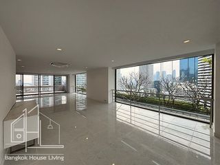 For rent 4 bedrooms apartment in Khlong Toei, Bangkok