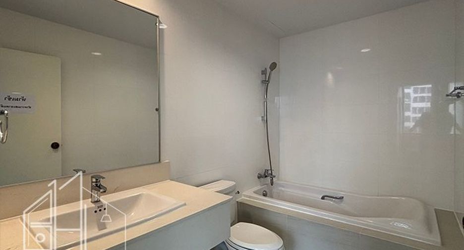 For rent 4 bedrooms apartment in Khlong Toei, Bangkok