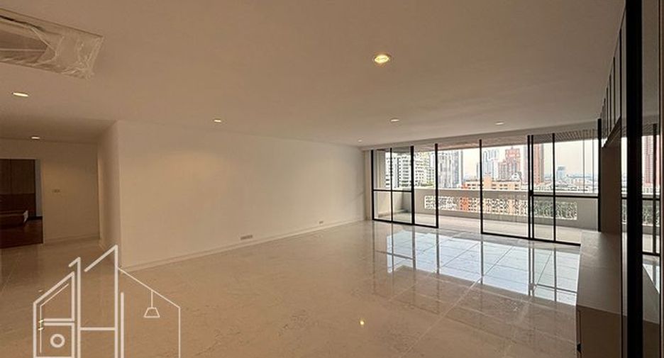 For rent 4 bedrooms apartment in Khlong Toei, Bangkok