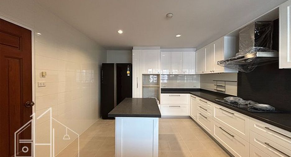 For rent 4 bedrooms apartment in Khlong Toei, Bangkok