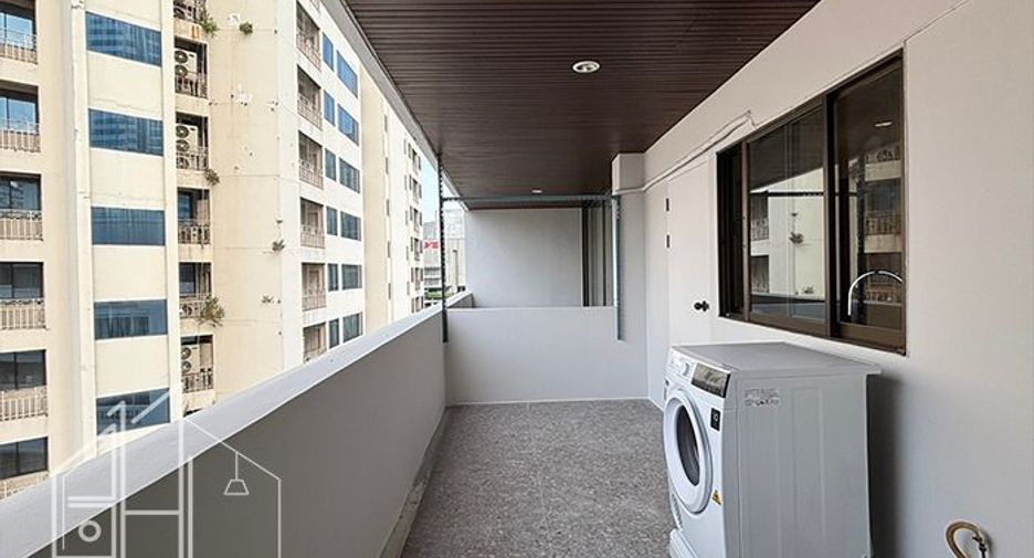 For rent 4 bedrooms apartment in Khlong Toei, Bangkok