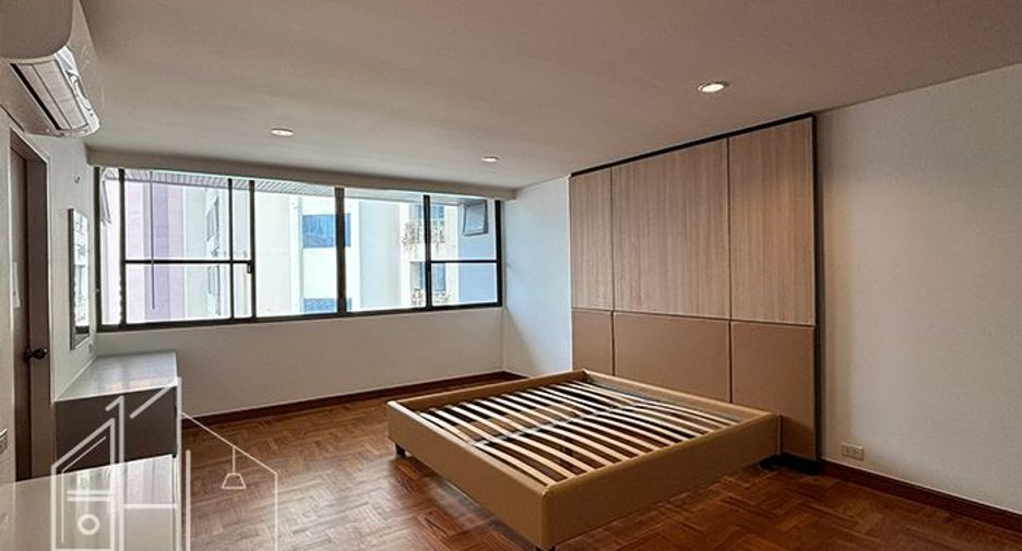 For rent 4 bedrooms apartment in Khlong Toei, Bangkok