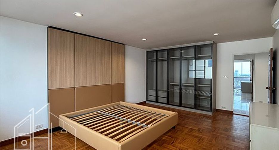 For rent 4 bedrooms apartment in Khlong Toei, Bangkok