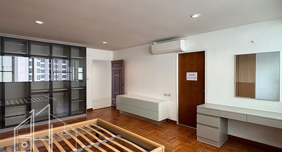 For rent 4 bedrooms apartment in Khlong Toei, Bangkok