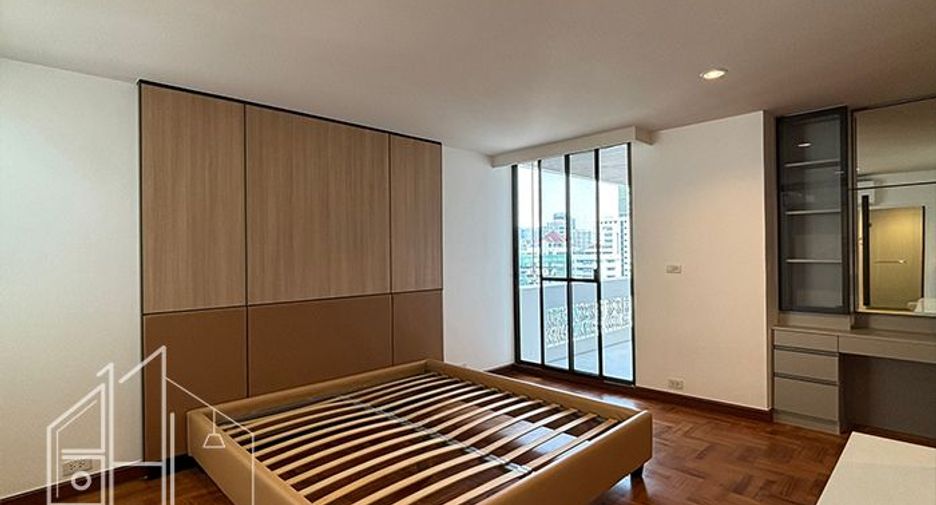 For rent 4 bedrooms apartment in Khlong Toei, Bangkok