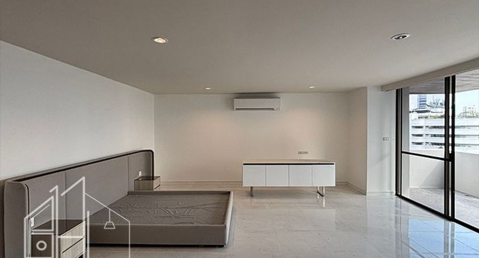 For rent 4 bedrooms apartment in Khlong Toei, Bangkok