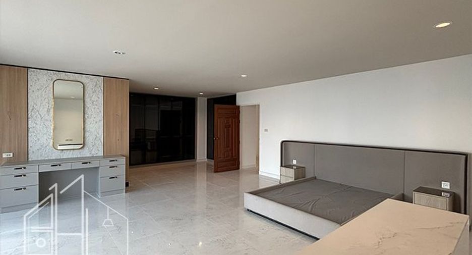 For rent 4 bedrooms apartment in Khlong Toei, Bangkok