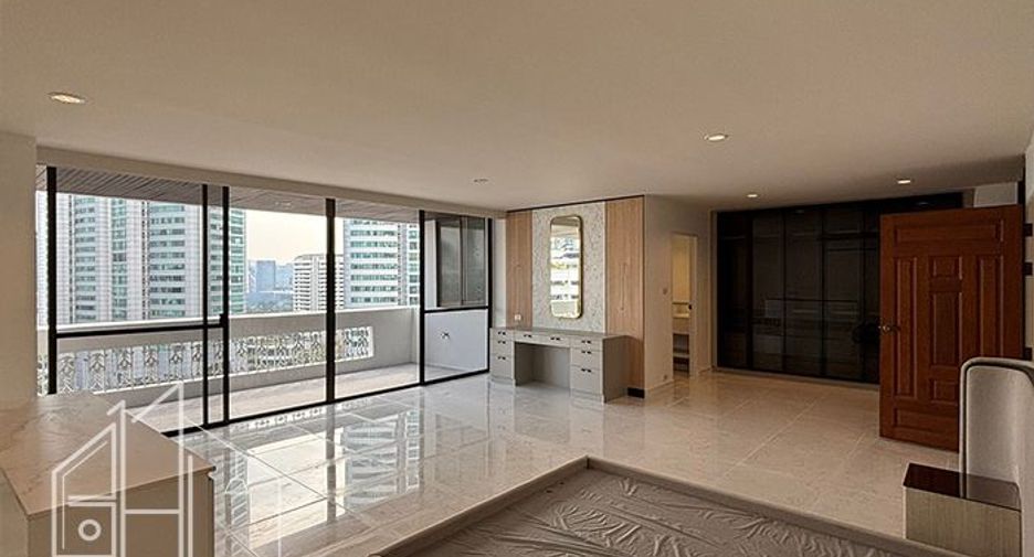 For rent 4 bedrooms apartment in Khlong Toei, Bangkok