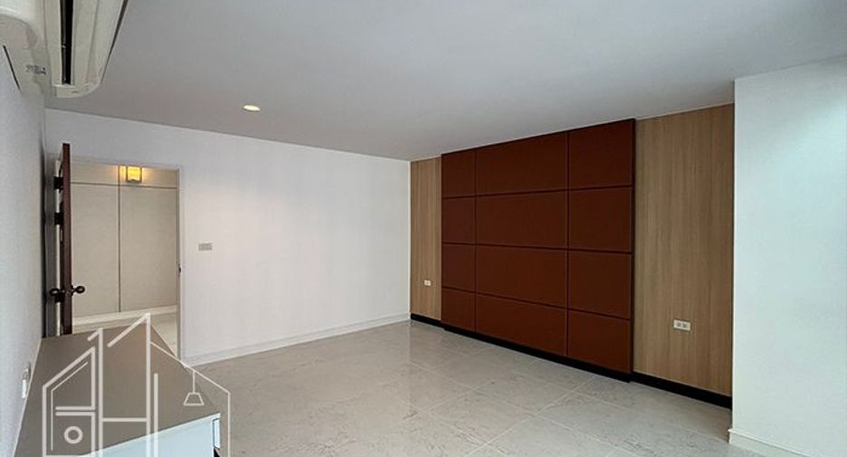 For rent 4 bedrooms apartment in Khlong Toei, Bangkok