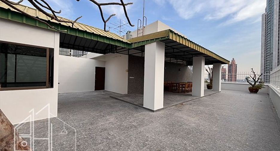 For rent 4 bedrooms apartment in Khlong Toei, Bangkok