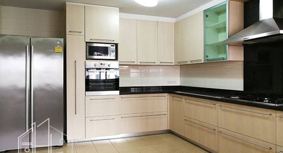 For rent 4 bedrooms apartment in Khlong Toei, Bangkok