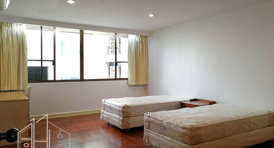 For rent 4 bedrooms apartment in Khlong Toei, Bangkok