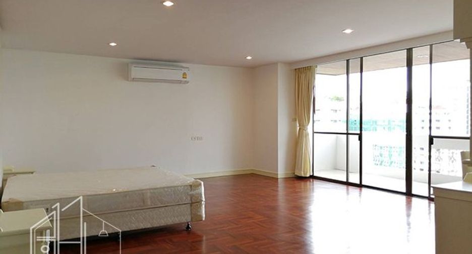For rent 4 bedrooms apartment in Khlong Toei, Bangkok