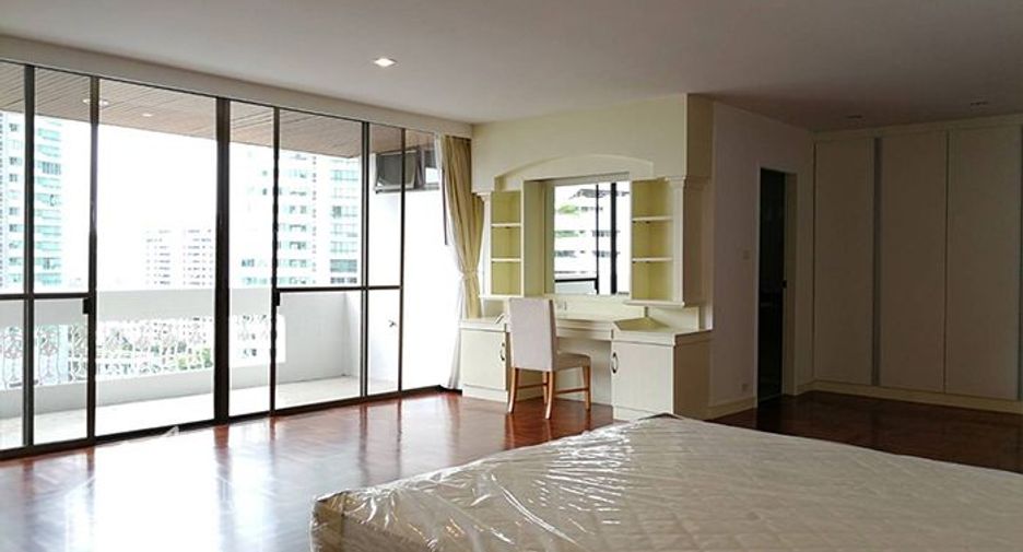 For rent 4 bedrooms apartment in Khlong Toei, Bangkok
