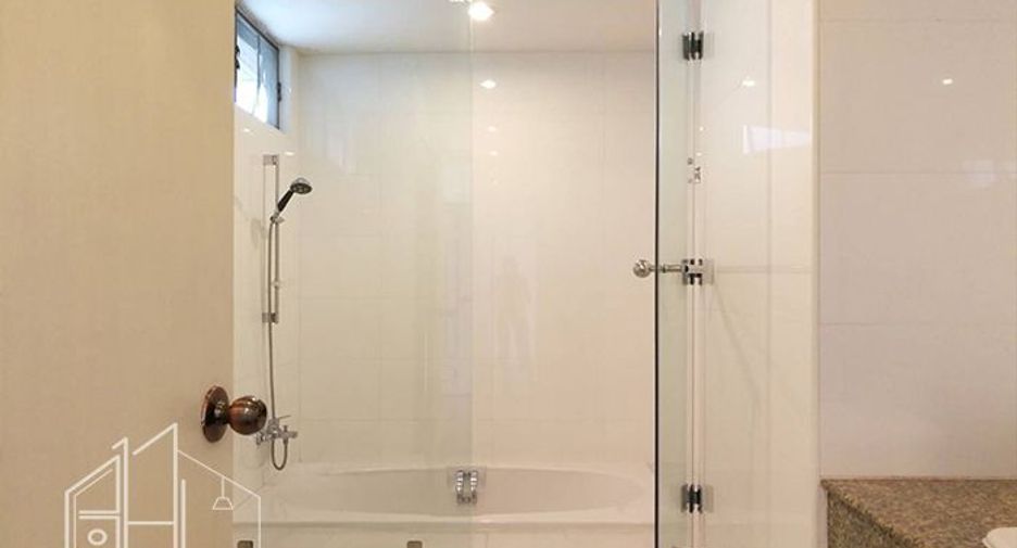 For rent 4 bedrooms apartment in Khlong Toei, Bangkok