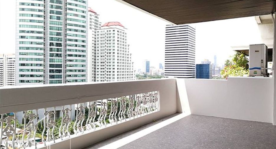For rent 3 bedrooms condo in Khlong Toei, Bangkok