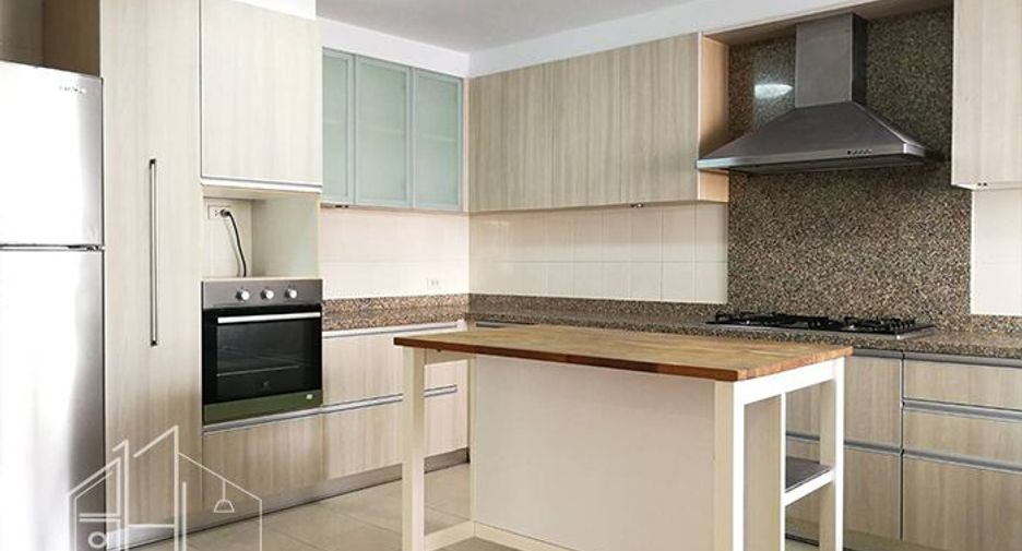 For rent 3 bedrooms condo in Khlong Toei, Bangkok