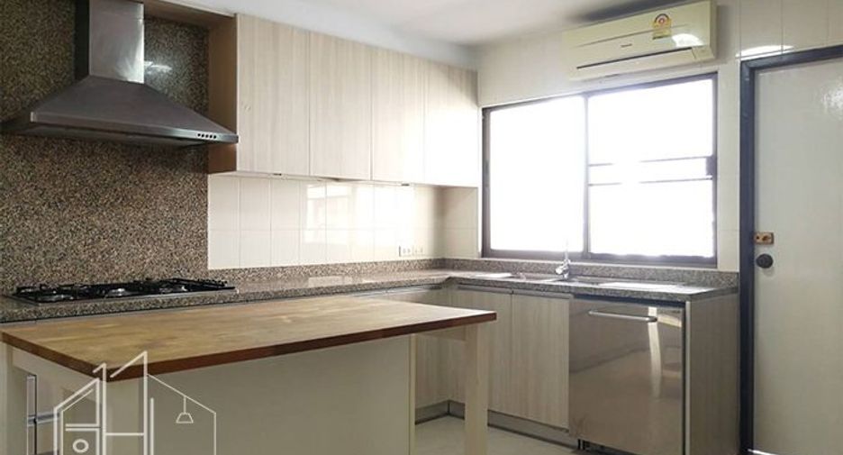 For rent 3 bedrooms condo in Khlong Toei, Bangkok