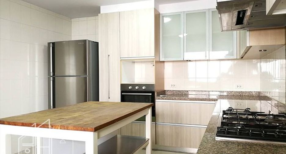 For rent 3 bedrooms condo in Khlong Toei, Bangkok