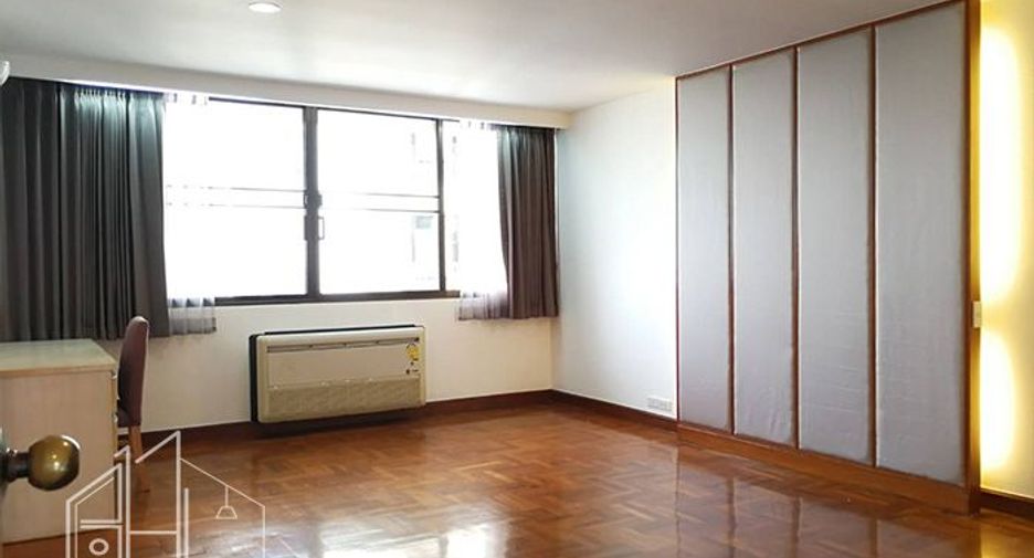 For rent 3 bedrooms condo in Khlong Toei, Bangkok