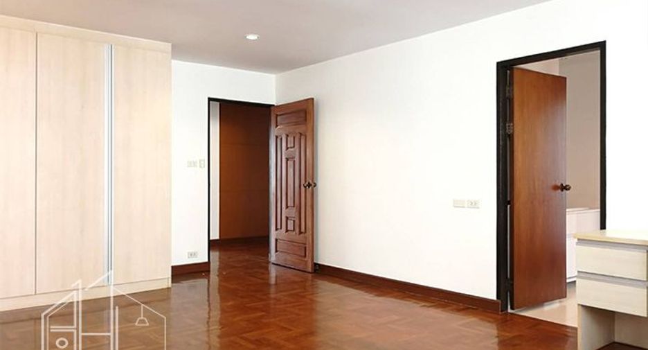 For rent 3 bedrooms condo in Khlong Toei, Bangkok
