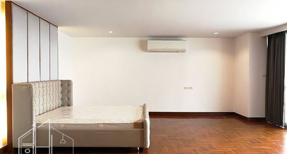 For rent 3 bedrooms condo in Khlong Toei, Bangkok