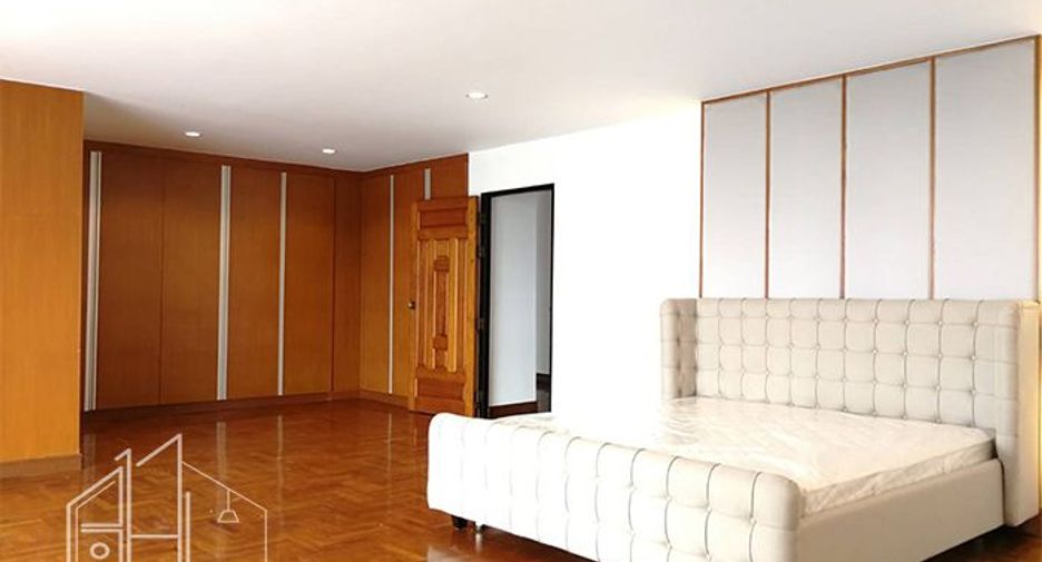 For rent 3 bedrooms condo in Khlong Toei, Bangkok