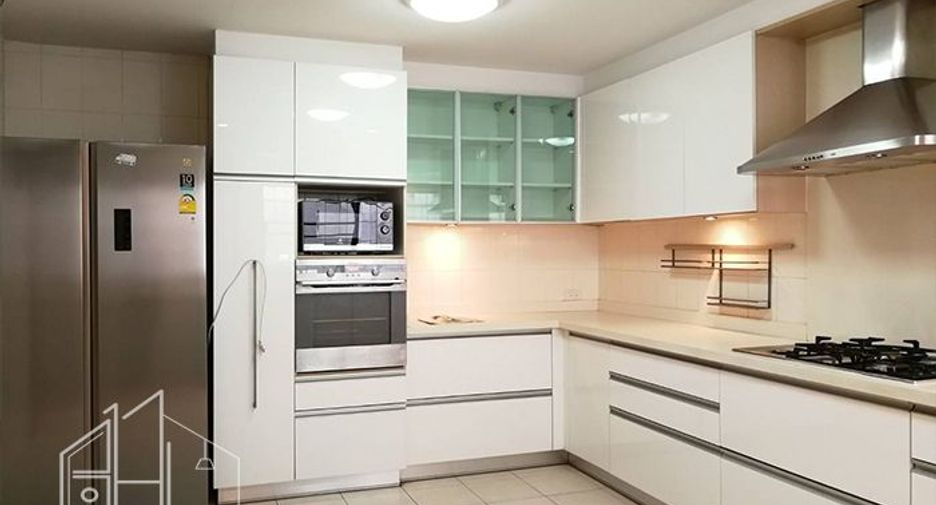 For rent 4 bedrooms condo in Khlong Toei, Bangkok