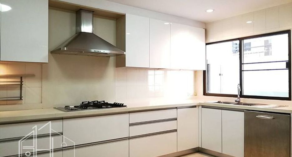 For rent 4 bedrooms condo in Khlong Toei, Bangkok