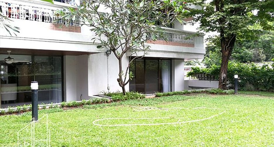 For rent 4 bedrooms condo in Khlong Toei, Bangkok