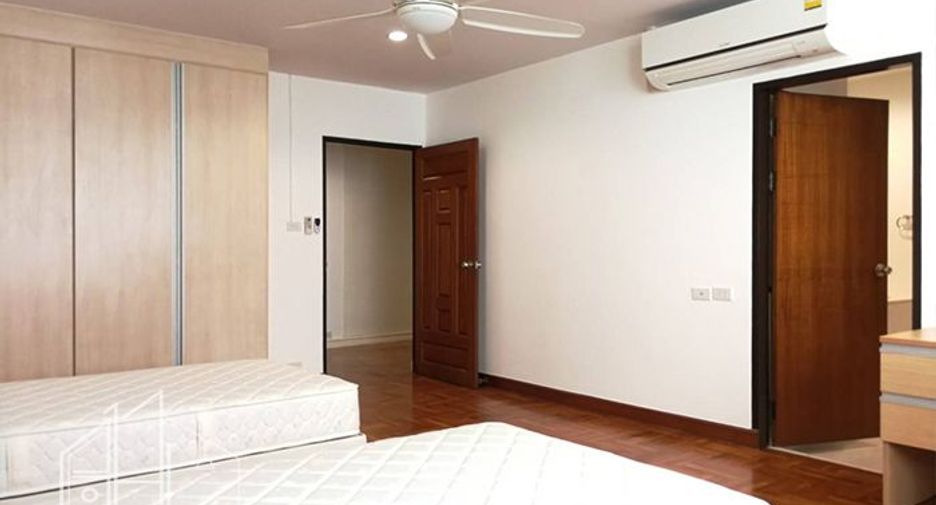 For rent 4 bedrooms condo in Khlong Toei, Bangkok