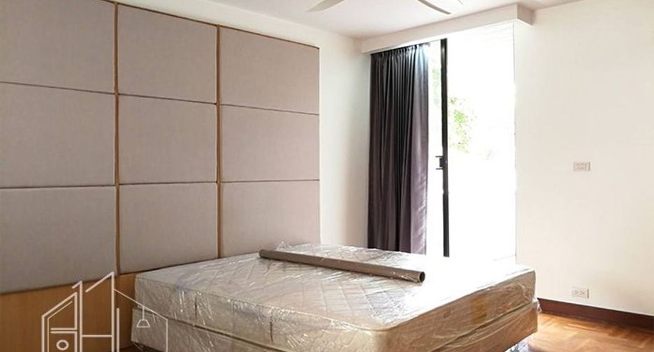 For rent 4 bedrooms condo in Khlong Toei, Bangkok