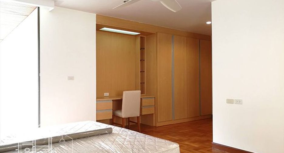 For rent 4 bedrooms condo in Khlong Toei, Bangkok