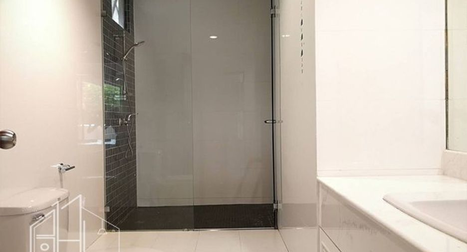 For rent 4 bedrooms condo in Khlong Toei, Bangkok