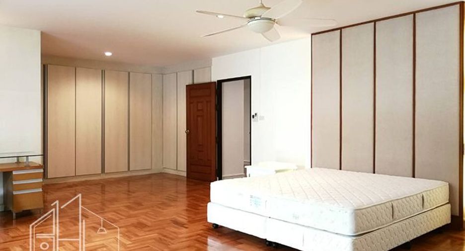 For rent 4 bedrooms condo in Khlong Toei, Bangkok