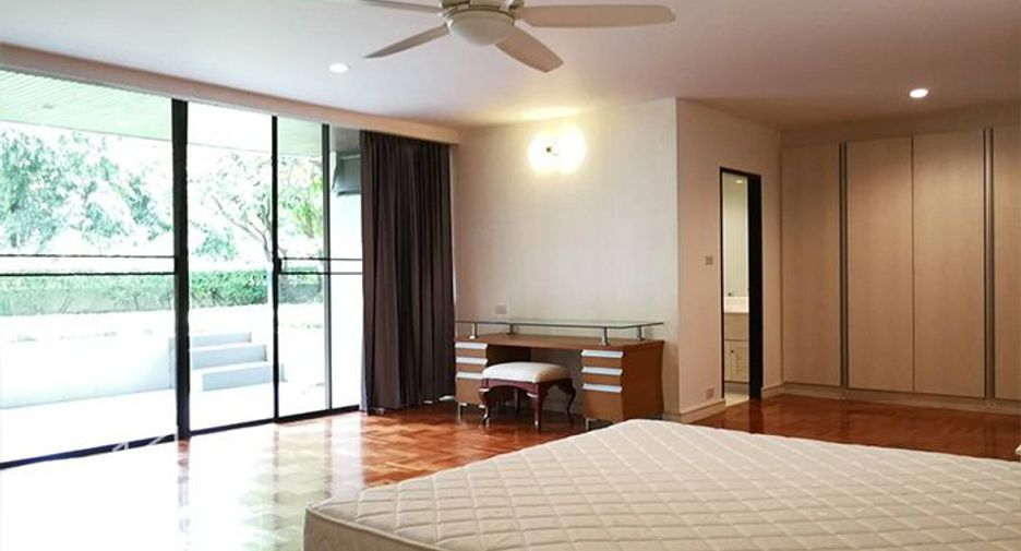 For rent 4 bedrooms condo in Khlong Toei, Bangkok