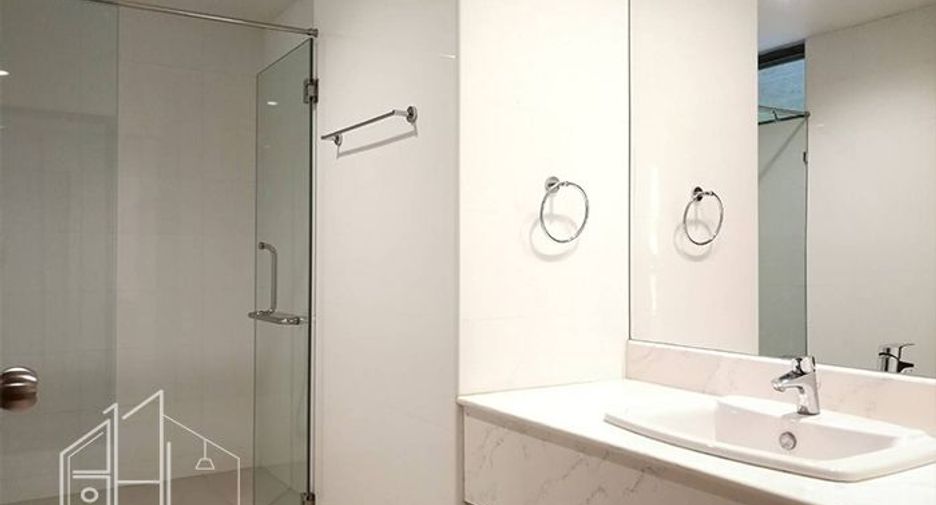 For rent 4 bedrooms condo in Khlong Toei, Bangkok