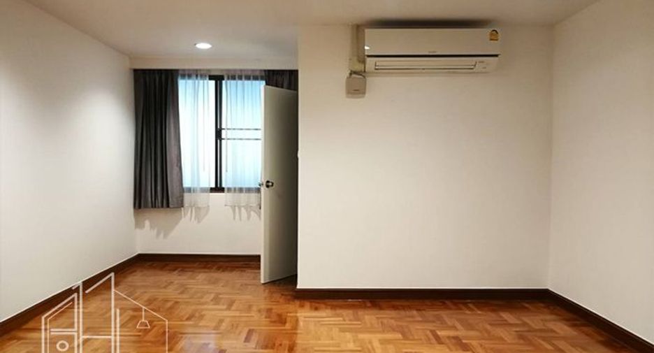 For rent 4 bedrooms condo in Khlong Toei, Bangkok