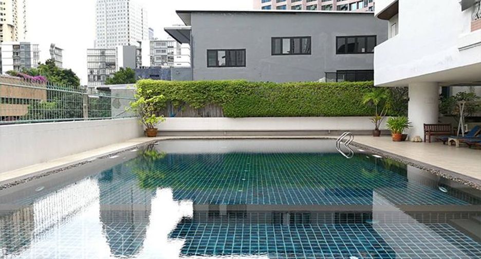 For rent 4 bedrooms condo in Khlong Toei, Bangkok