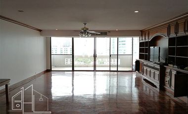 For rent 3 bedrooms apartment in Khlong Toei, Bangkok
