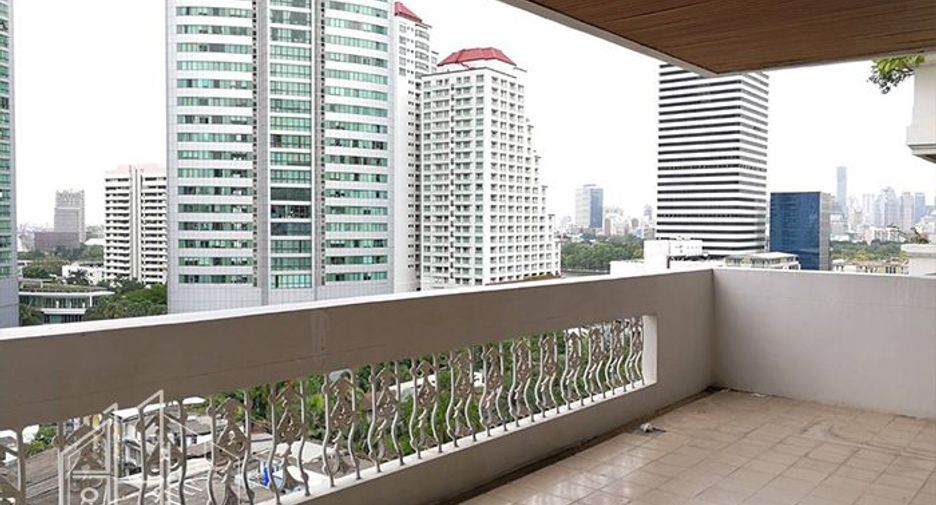 For rent 3 bedrooms apartment in Khlong Toei, Bangkok