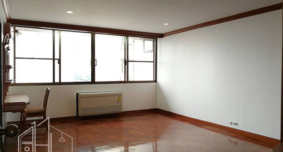 For rent 3 bedrooms apartment in Khlong Toei, Bangkok