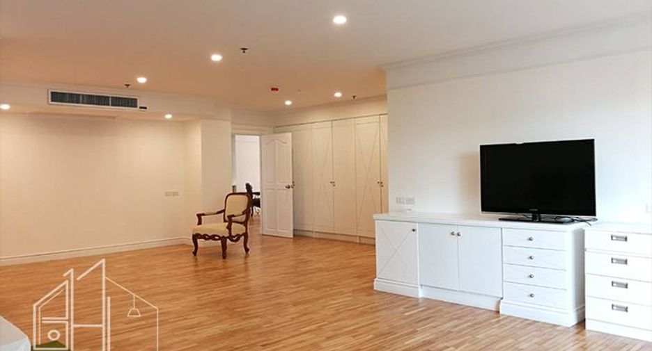 For rent 4 bedrooms condo in Khlong Toei, Bangkok