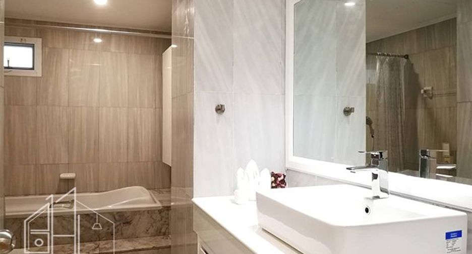 For rent 4 bedrooms condo in Khlong Toei, Bangkok