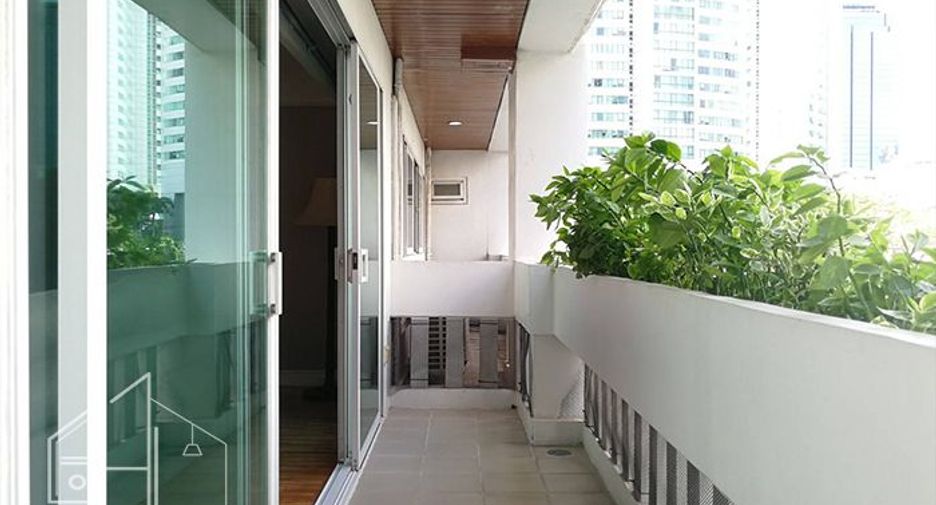 For rent 4 bedrooms condo in Khlong Toei, Bangkok