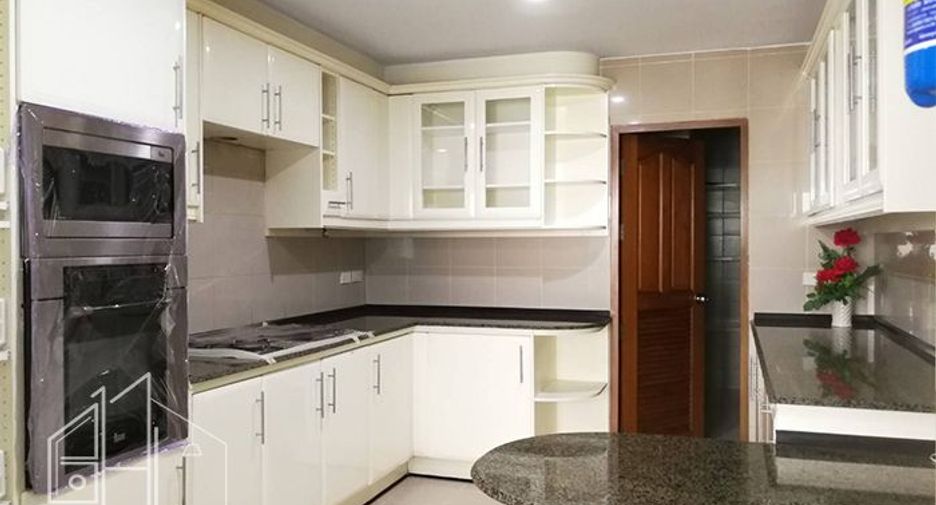 For rent 4 bedrooms condo in Khlong Toei, Bangkok