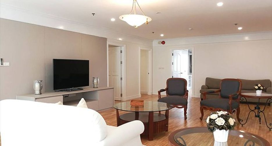 For rent 4 bedrooms condo in Khlong Toei, Bangkok